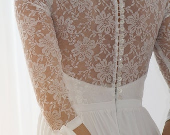 Bescheidenes einfaches Brautkleid aus romantischer Spitze mit langen Ärmeln, Knopfverschluss hinten für wunderliche, rustikale Boho-Braut