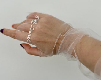 Fingerlose Tüllhandschuhe mit gestickter Phrase, Datum, benutzerdefinierte klassische Brauthochzeitshandschuhe, Netzhandschuhe in Opernlänge