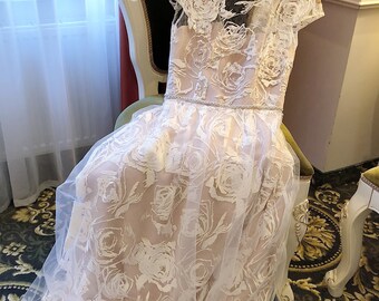 Laced Embroidered Wedding Dress Romantic Closed Back Short