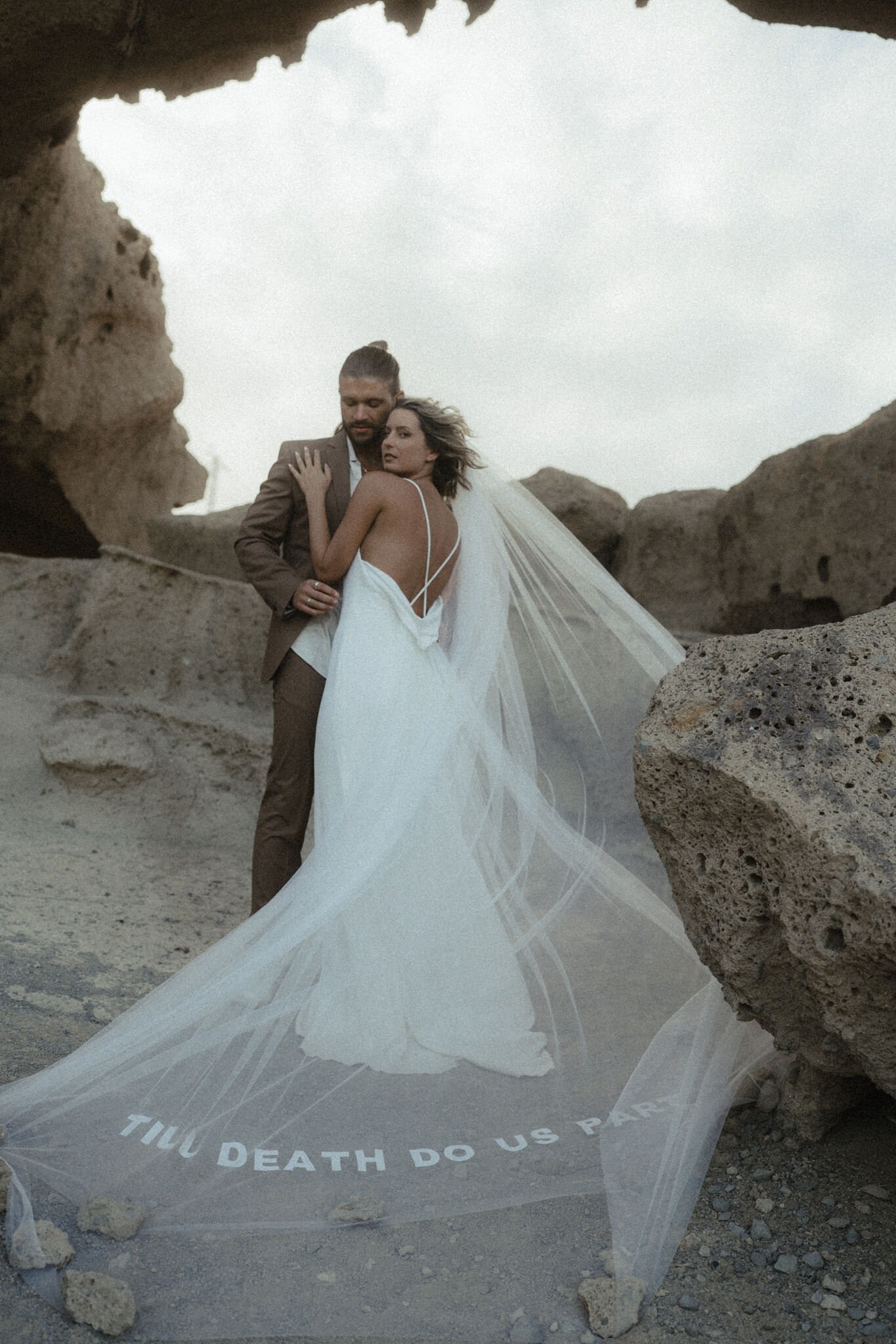 レースエッジのカテドラルベール刺繍生地1層ロングモッピング