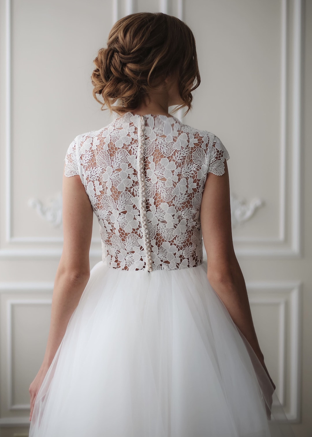 Tender Lace Simple Wedding Dress Modest Closed Buttoned Back