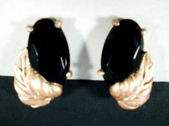 Elsa Schiaparelli Black Glass Rose Gold Plated Lea