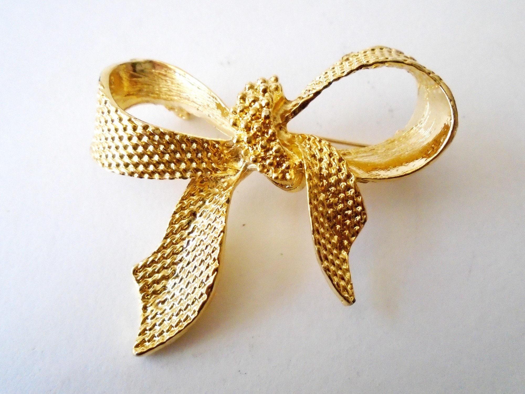 Vintage Detailed Gold Tone Bow Brooch Dimensional Gold Bow 