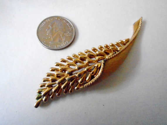 TRIFARI Gold Floral Leaf Brooch, 60's Gold Leaf a… - image 2
