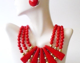 Red Bib Necklace + Stud Earrings, Red Lucite Cherry Red Necklace and Earrings, 80's Red Plastic Necklace and Round Earrings