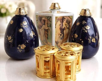 BELLE Et ANCIENNE LAMPE BERGER Bleu De Four Fleurs Blanches Dorees Etat Neuf 117639