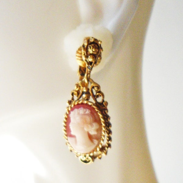 FLORENZA Cameo Gold Clip Earrings, Vintage 50's Peach Cameo Dangle Clip Earrings, Gold Florenza Cameo Earrings