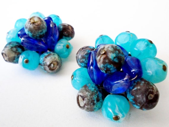 Vintage Blue Bead Cluster Earrings, Shades of Blu… - image 5