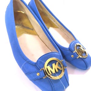 MICHAEL KORS New Signature Shoes, Darling Michael Kors Golden Embossed Fulton Saffiano Moccasin Blue Flats Pair of Shoes, Description Below