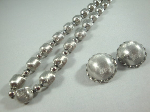 WHITING & DAVIS Brushed Silver Bead Necklace and … - image 4