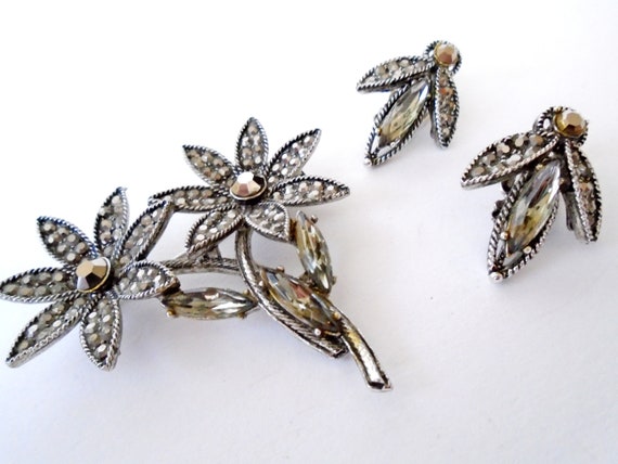 HOLLYCRAFT Marcasite Daisy Brooch and Earrings, 6… - image 3