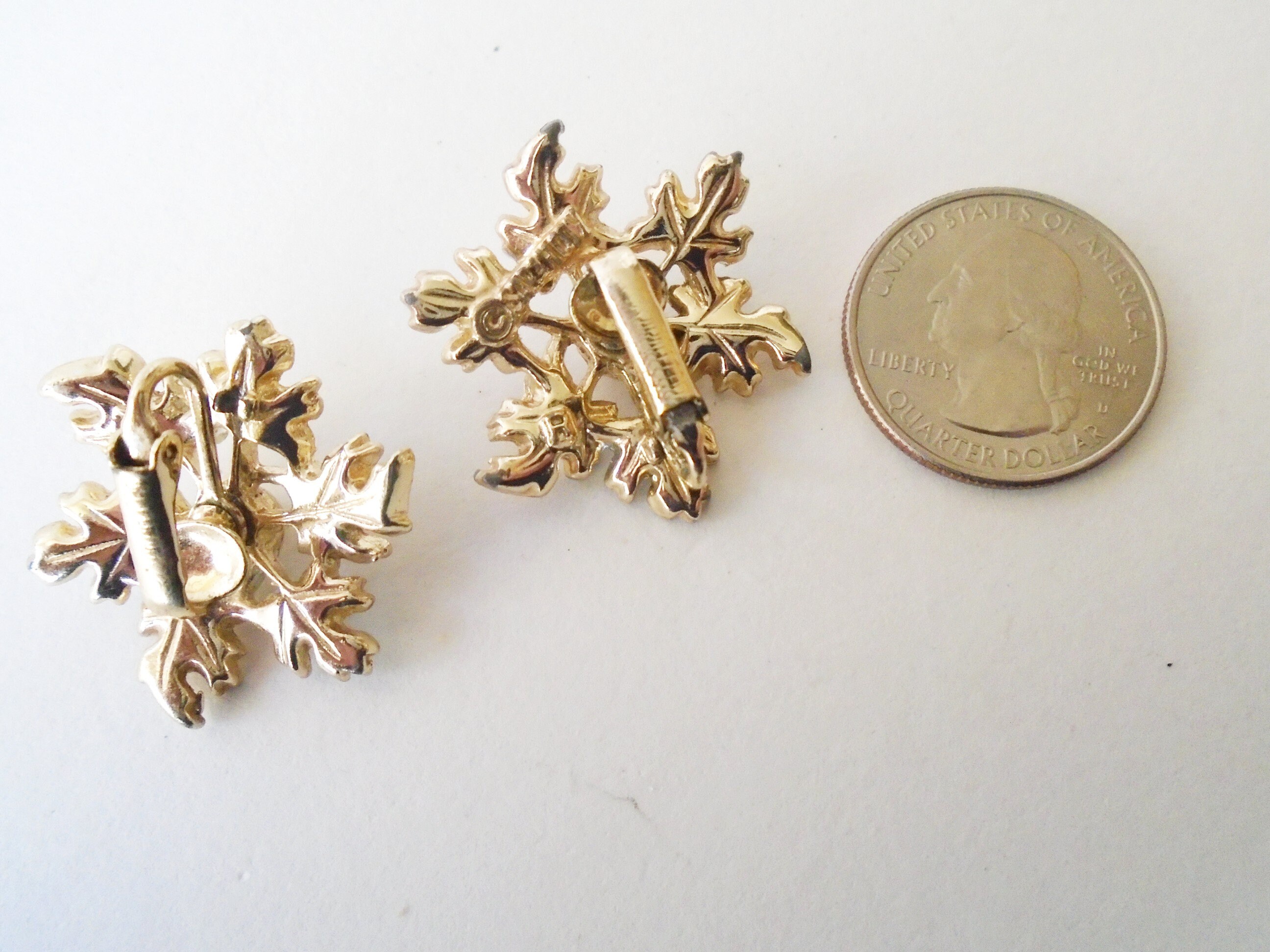 Sarah Coventry Gold and Silver Leaf Hair Accessory Brooch / Pin, Sarah Coventry, Maple Leaf with Faux Pearl  main image 2