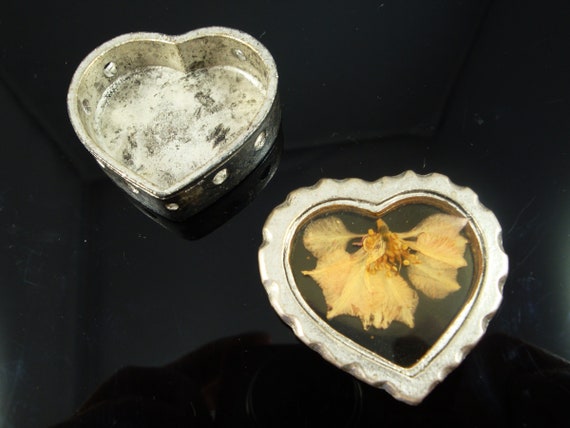 SALE | Vintage Pressed Flower Heart Box, Silver H… - image 3