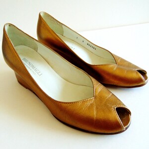 Sandales Bruno Magli - Taille 6 - Noir - Bout Ouvert Avec Motif Bijou - Occasion Excellent État