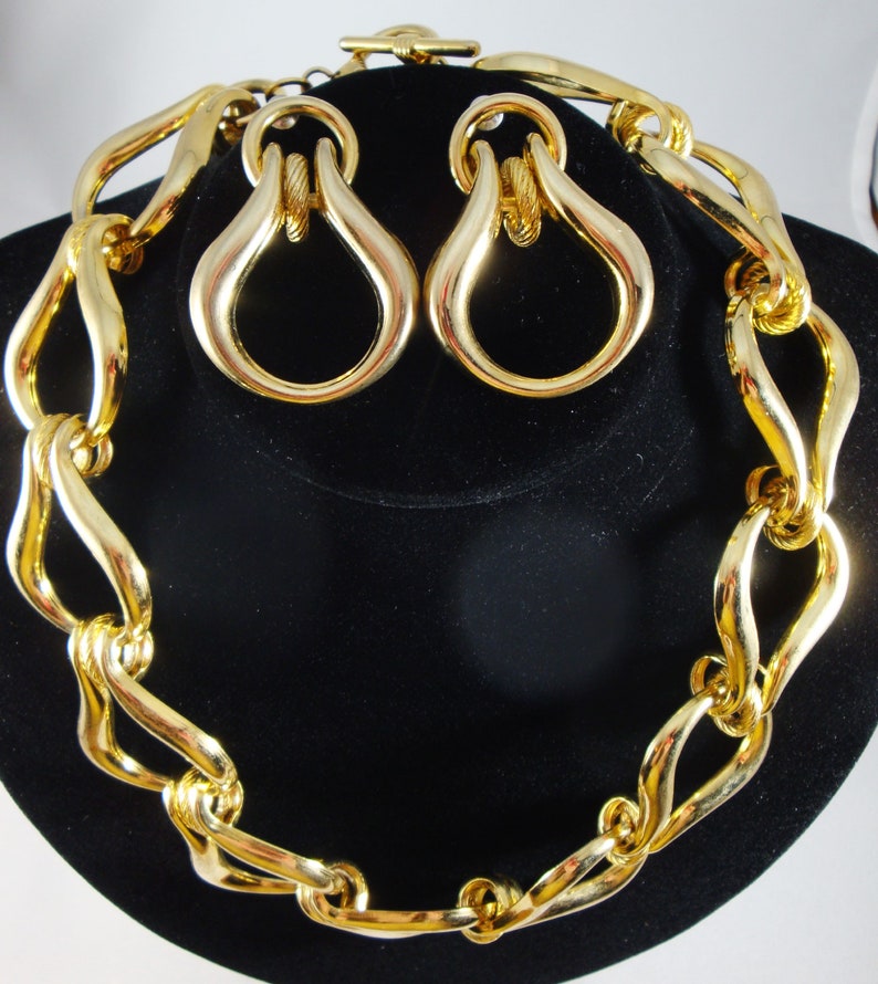 Gold Tone Chain Choker Necklace and Pierced Earrings Set Vintage Gold Statement Necklace Set Gold Chain Choker and Dangle Earrings