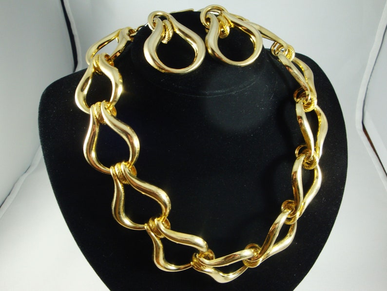 Gold Tone Chain Choker Necklace and Pierced Earrings Set Vintage Gold Statement Necklace Set Gold Chain Choker and Dangle Earrings
