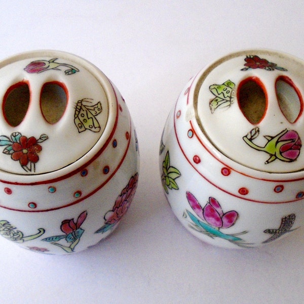 Vintage Porcelain Chinese Spice Jars, Unique Chinese Finger Hole Lidded Spice Set, Vintage Small Table Spice Jars