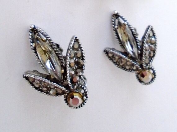 HOLLYCRAFT Marcasite Daisy Brooch and Earrings, 6… - image 4