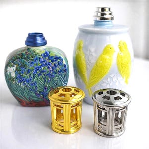 Lampe Berger® Goebel « Iris » Vincent Van Gogh et oiseaux bleu clair jaune Maison Lampe Berger® diffuseurs de parfum décoratif avec boîtes d'accessoires