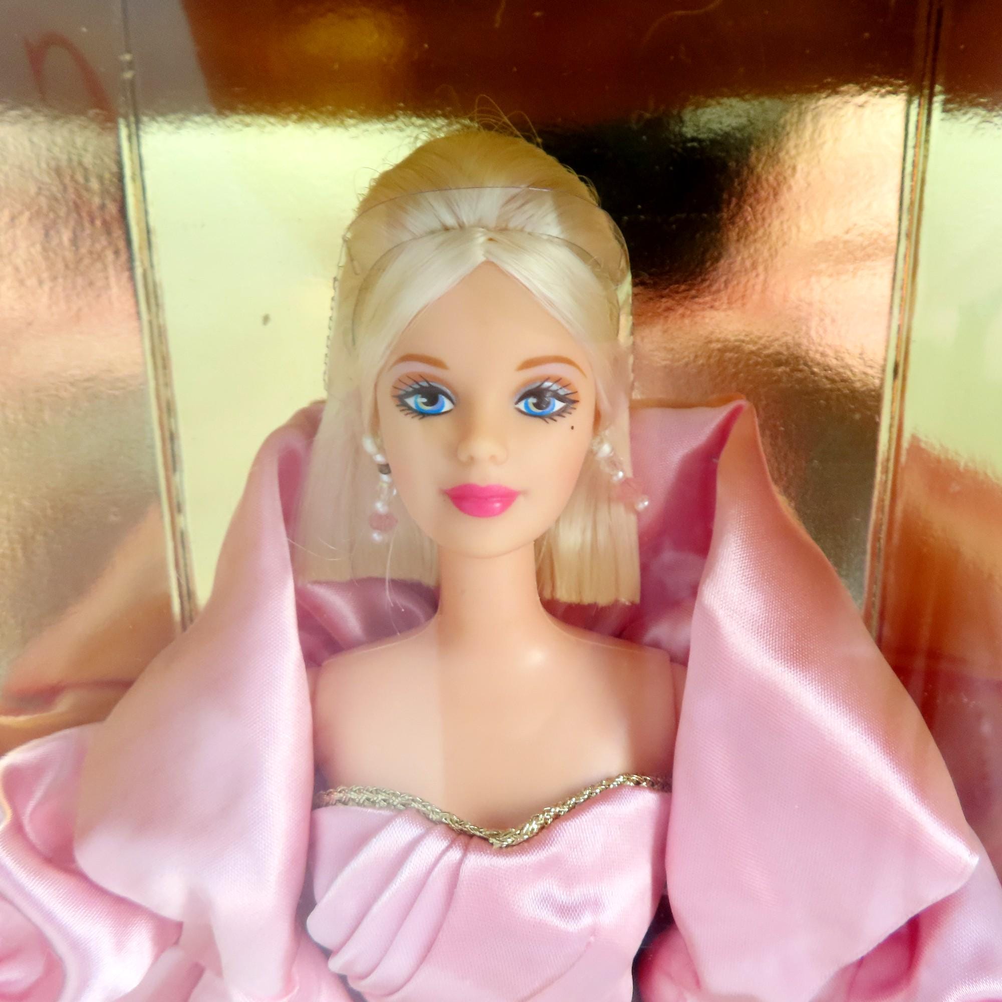 1997年 バービー 【Evening Sophisticate Barbie】 Amazon.com: Barbie Classique Collection Evening Sophisticate