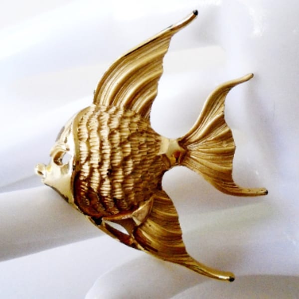 Vintage Gold Tone Angel Fish Brooch, 80's Gold Detailed Angel Fish Brooch, Vintage Sculpted Angel Fish Gold Pin