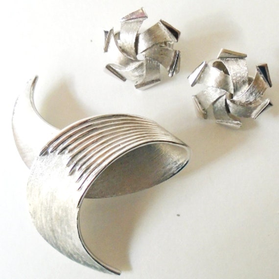 CROWN TRIFARI 60's Silver Brooch and Clip Earring… - image 1