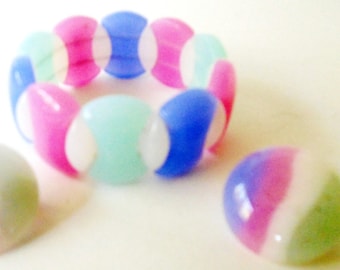 AVON Vintage Pastel Plastic Bracelet and Earrings, Avon Bracelet and Clip Earrings Set, Pastel Stretch Bracelet and Clip Earrings