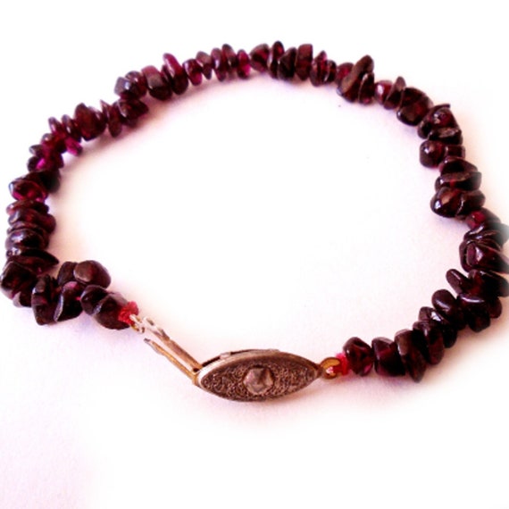 Polished Garnet Nugget Bracelet, Vintage Garnet Nugget Chip Bracelet, Garnet Gemstone Chip Bracelet