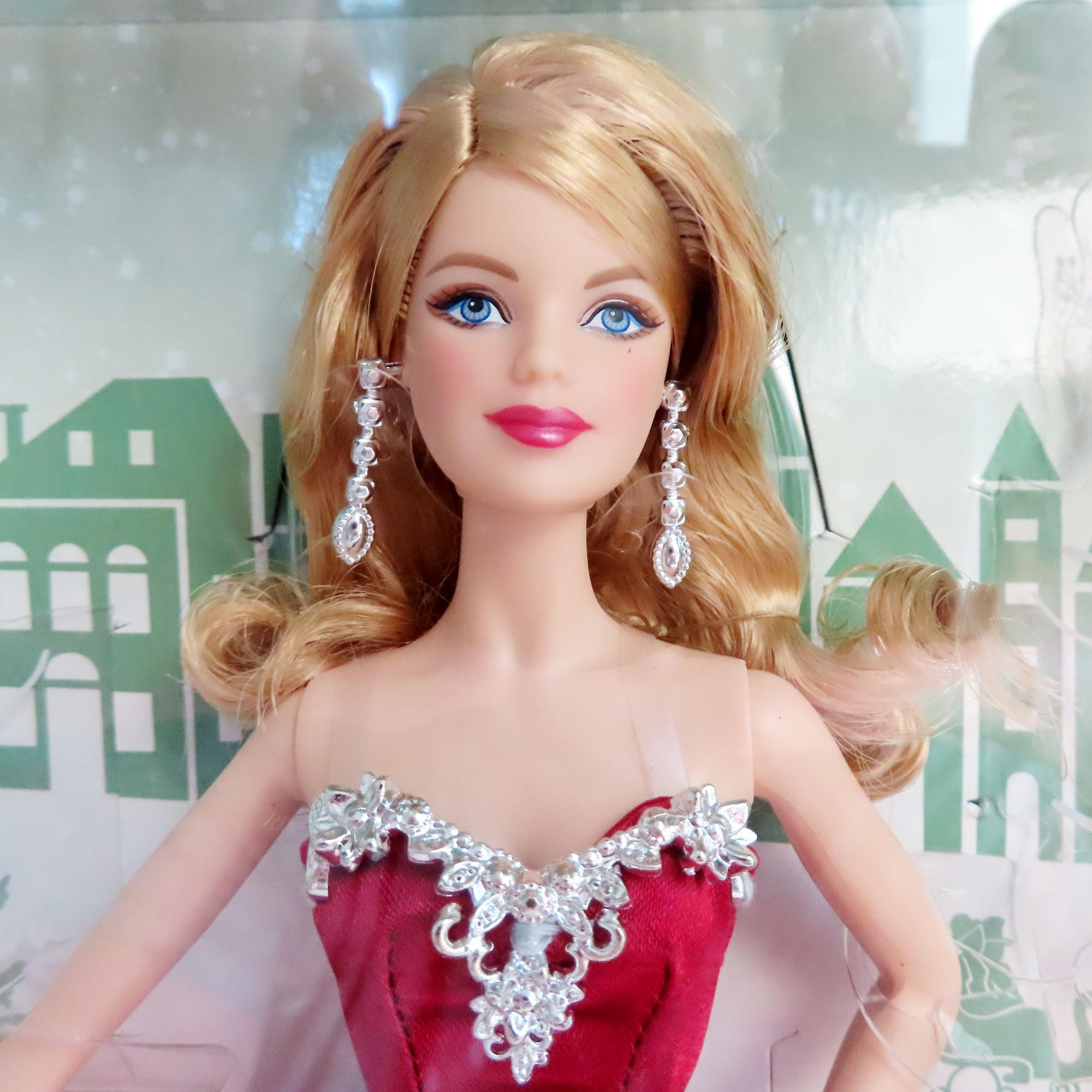 2018 Holiday Barbie Doll 30th Anniversary Red Dress Blonde CAUCASIAN NEW  SEALED