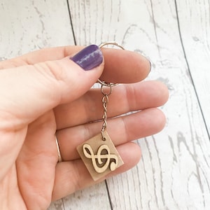 Letter tile keyring with music note embellishment on back - treble clef - alphabet keyring perfect for music lover small gift or favour