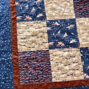Bär, Elch und Fuchs Woodland Baby Quilt: Marine, Beige, Braun