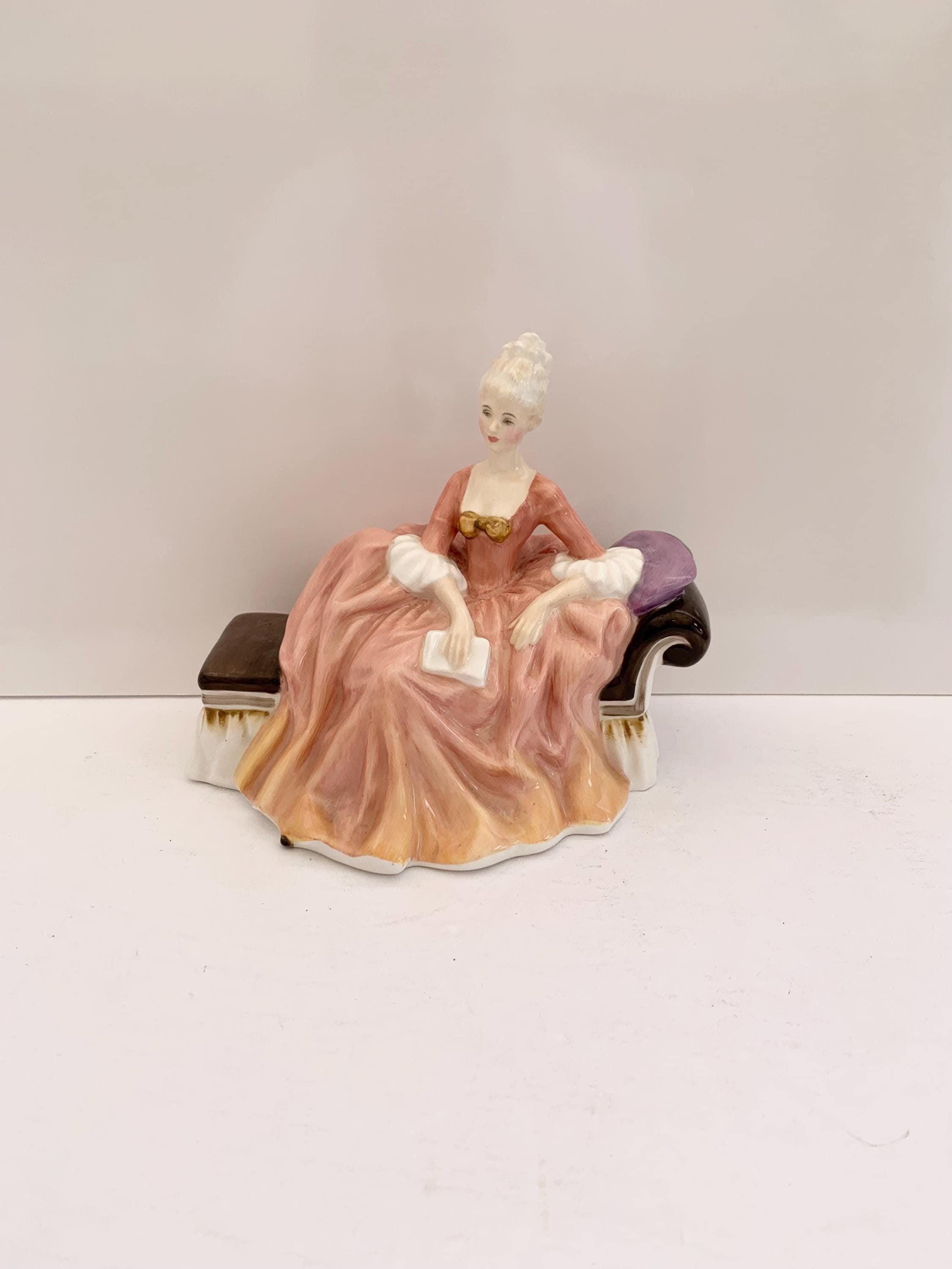 ロイヤルドルトン エリザベス 限定品 HN3099 Royal Doulton Queen