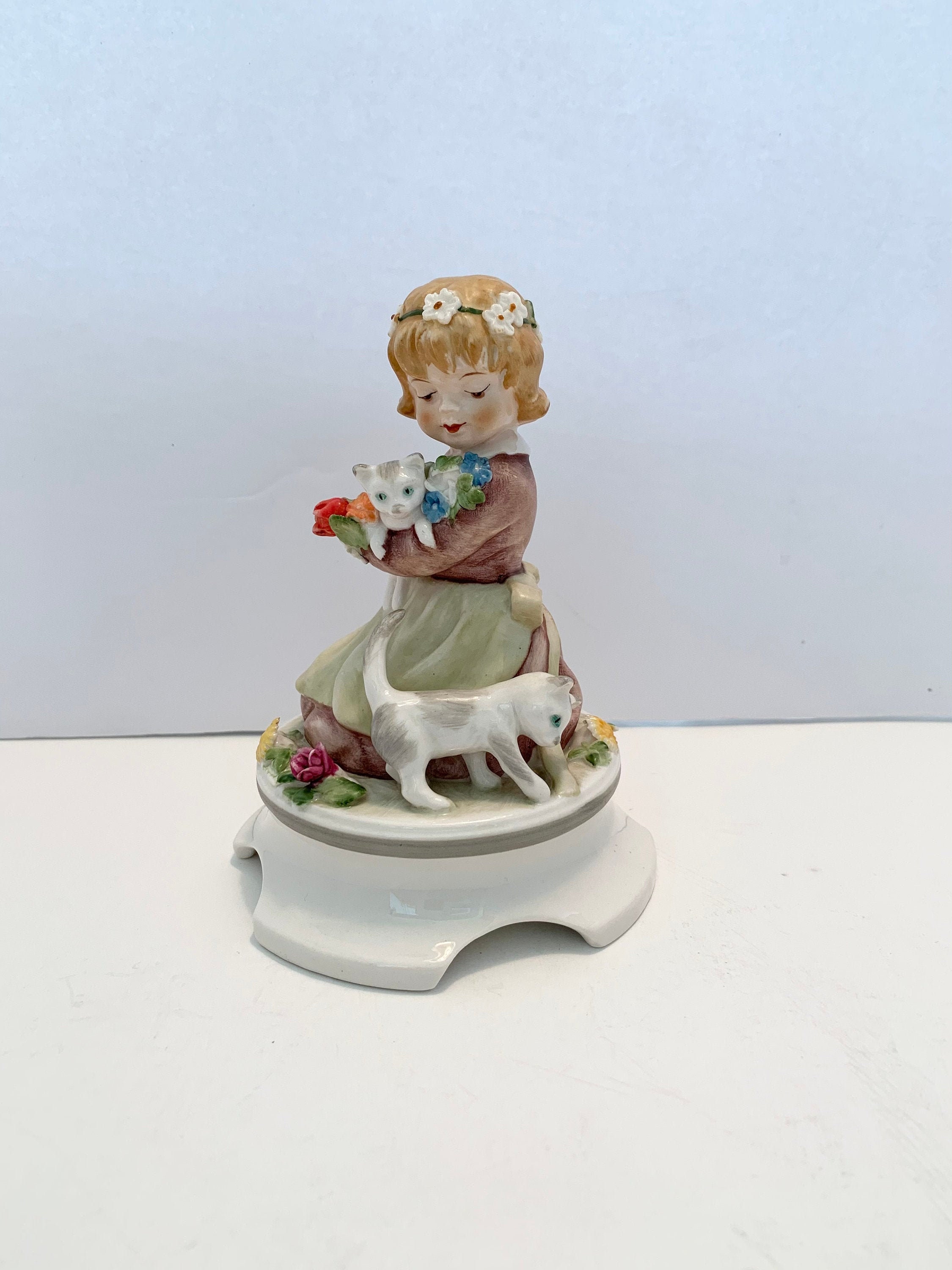 Goebel - Girl With Kittens Figurine - Lore 257 - Blumenkinder