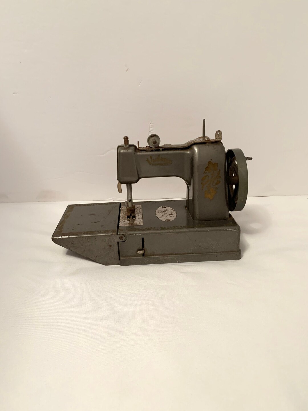 Vulcan アンティークトイミシン Vulcan Toy Sewing Machine - Hand Crank Sewing Machine - Made
