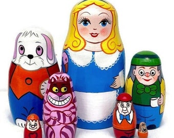 Alice in the Wonderland nesting dolls, Handcrafted nesting dolls perfect for Alice-themed parties, décor or a toy, gift for a girl, fun toy