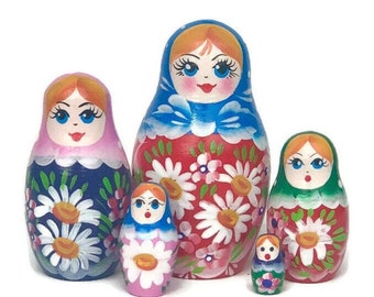 Conjunto de Matrioskas Russas Artesanais Arco-Íris com Camomila