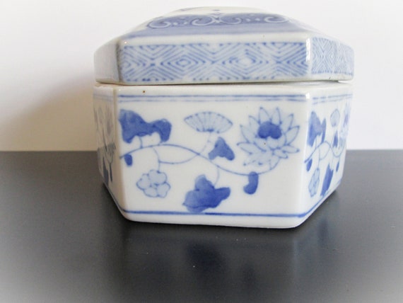 Vintage Chinese Porcelain Lotus Trinket Box - image 7