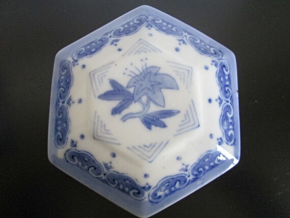 Vintage Chinese Porcelain Lotus Trinket Box - image 6