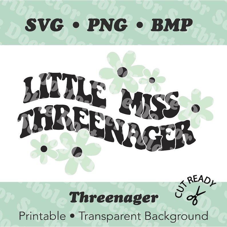 Pu&ograve; includere: Grafica in bianco e nero con il testo "Little Miss Threenager" in un font retr&ograve;. Il design &egrave; circondato da fiori verdi.