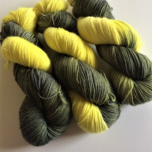 Hand Dyed Yarn - Fingering weight, 75/25 superwash merino/nylon blend - ATOMOIC DANDELION