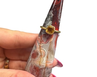 Gemstone Ring Holder, Natural Crystal Ring Holder, Gemstone Pyramid Ring Holder