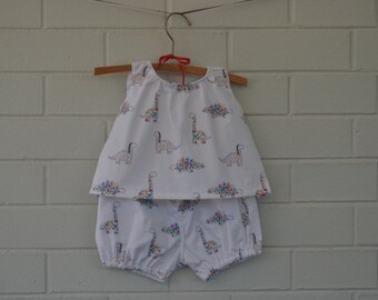 Babykleid und Hose