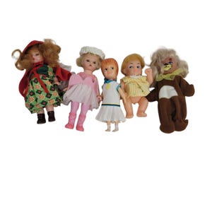 Geassorteerd vintage lot van 5 landgoedprojectpoppen onder de 3&quot; jaren 80 baby