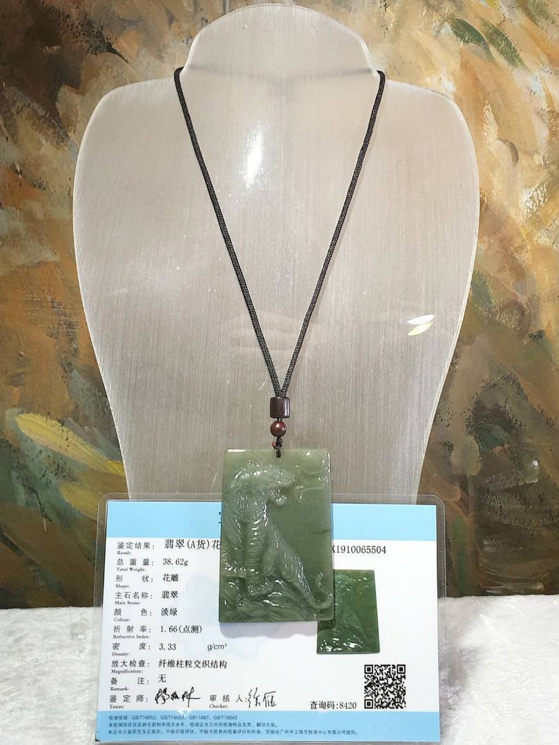 \u5e26\u8bc1\u4e66 Type A Jadeite light green Tiger Jade pendant \u5a01\u9707\u516b\u65b9\u3002 \u7fe1\u7fe0\u6de1\u7eff\u5e9a\u864e\u540a\u5760 Natural crystal with certificate \u864e\u5578\u5c71\u6797