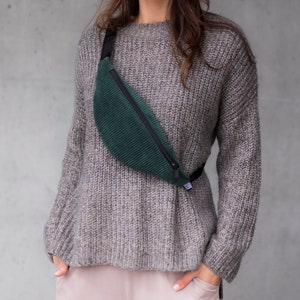 Bauchtasche Cord Grün schmal vegan made in Berlin Gürteltasche Damen Herren Crossbody Hipbag 2 Fächer