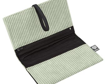 Corduroy Tobacco Pouch Mint (6 Pockets) – Rolling Tobacco Case, Vegan and Fair, Handmade in Berlin (Germany)