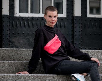 Große Neon Pink Softshell Bauchtasche - Eckig, Wasserabweisend, Winddicht, Atmungsaktiv, Eco, 3 Fächer, Vielseitig, Handgemacht in Berlin