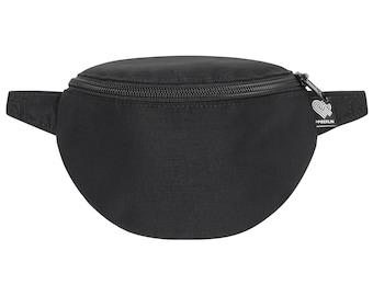 Aus recyceltem Meeresplastik: Schwarze Mini-Bauchtasche, vegan. Vielseitig, nachhaltig und robust für Kinder und Erwachsene. Made in Berlin