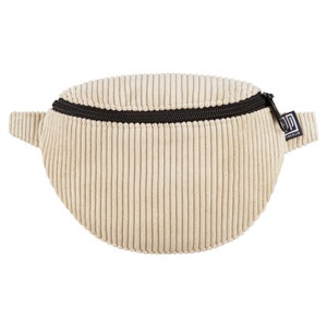 Mini sac banane en velours côtelé beige : vegan, cousu à Berlin. Unisexe, idéal comme sac banane et sac à bandoulière. Pour chaque occasion, durable et pratique.