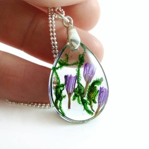 Terrarium necklace for woman Lavender necklace Moss necklace Botanical jewelry Real flower jewelry Resin jewelry Nature lover gift for her